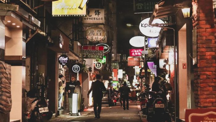 【深入台北的不夜城】台北紅燈區一條街-五木區 - KAIFLIX 台北舒壓會館，紅牌正妹每日更新！舒壓按摩、半套、全套、定點最佳選擇